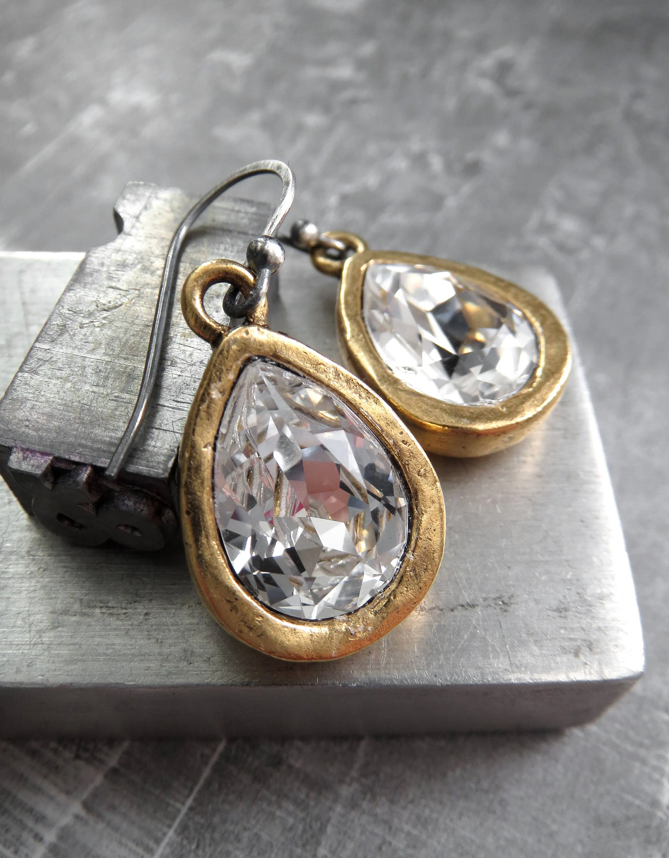 ALWAYS - Sparkling Clear Crystal Teardrop Earrings - Matte Gold