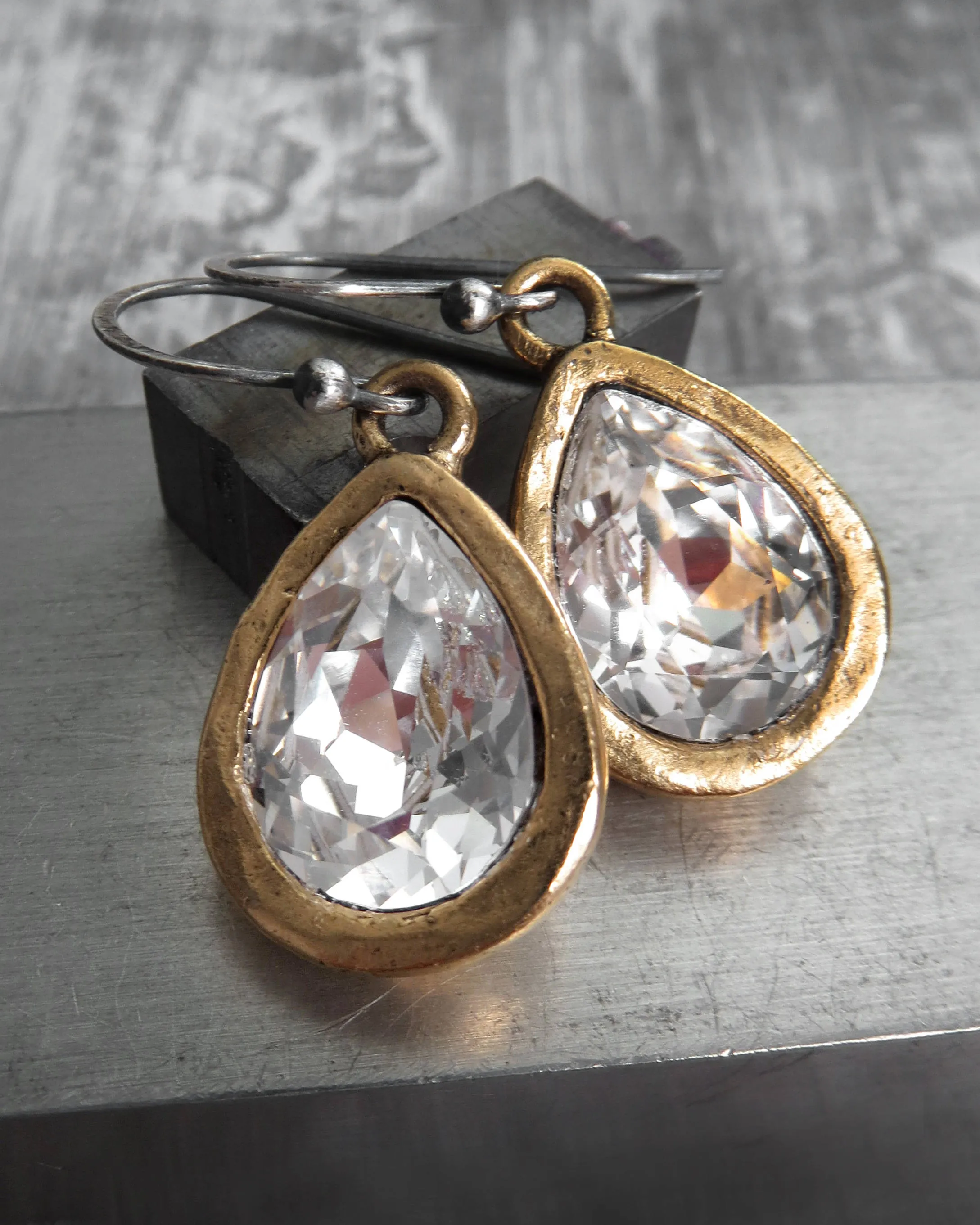 ALWAYS - Sparkling Clear Crystal Teardrop Earrings - Matte Gold