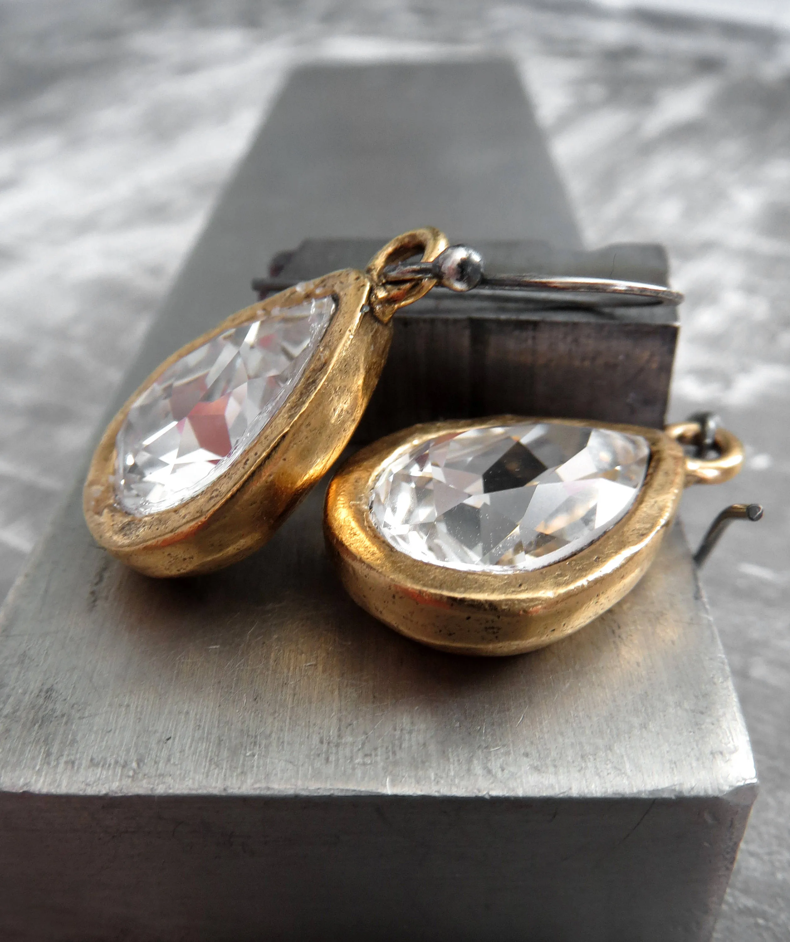 ALWAYS - Sparkling Clear Crystal Teardrop Earrings - Matte Gold