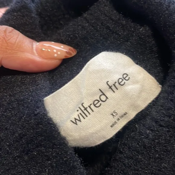 Aritzia Wilfred Free Hush Knit Turtleneck Black extra small