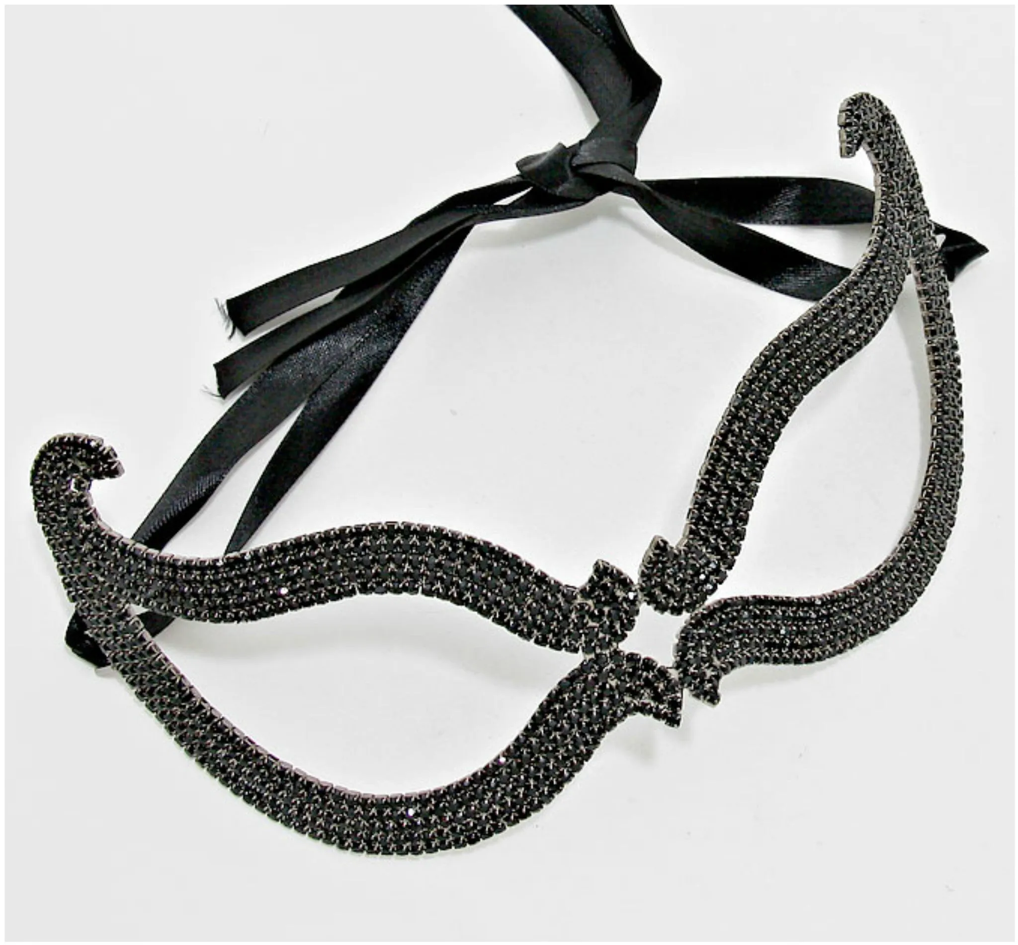 Bijou Romantic Cat Eye Crystal Masquerade Mask | Crystal | Black