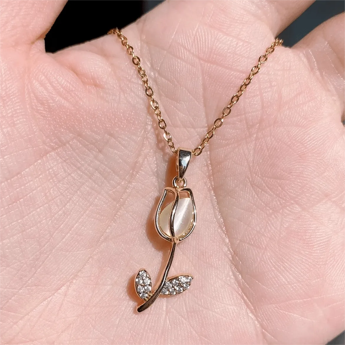 Dainty Rhinestone Inlaid Crystal Tulip Pendant Necklace