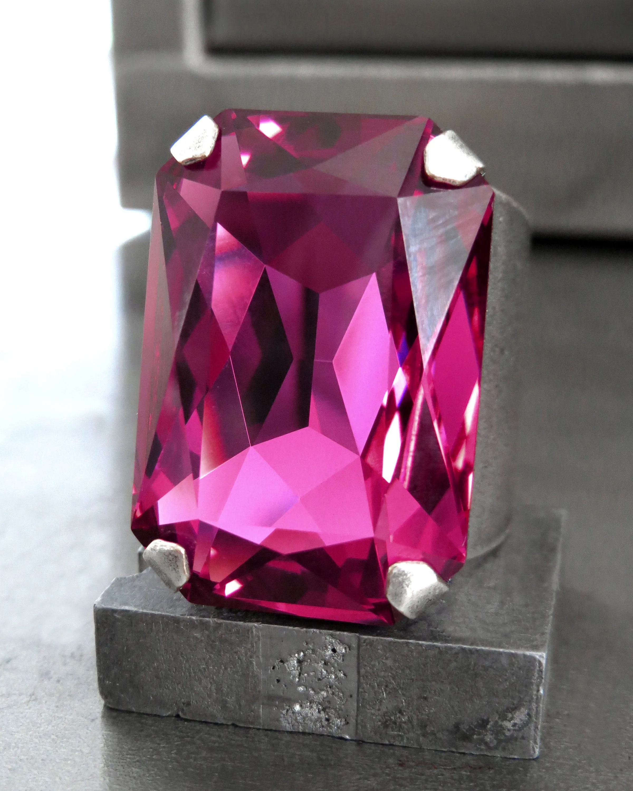 FLAMBOYANT - Large Magenta Crystal Ring