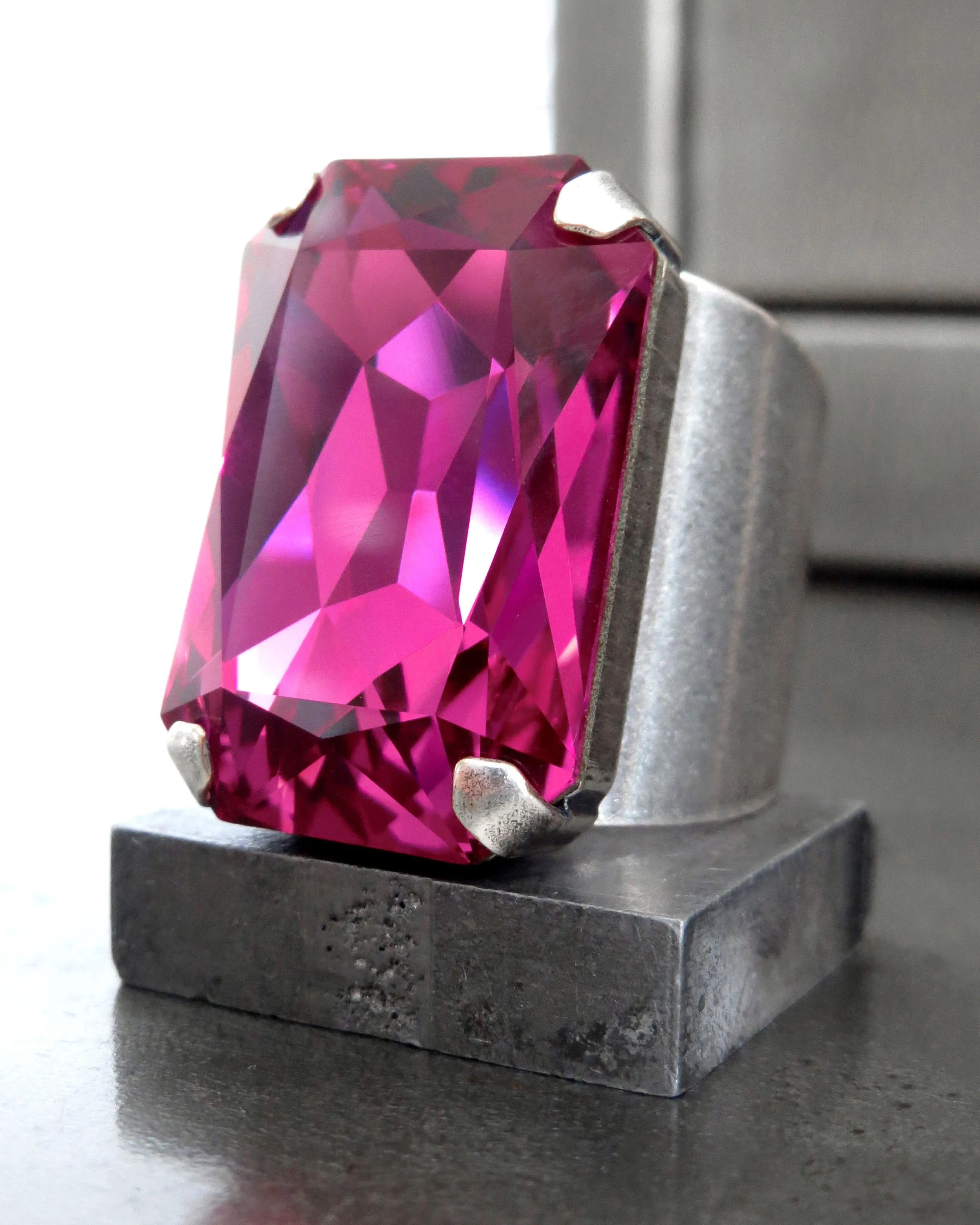 FLAMBOYANT - Large Magenta Crystal Ring