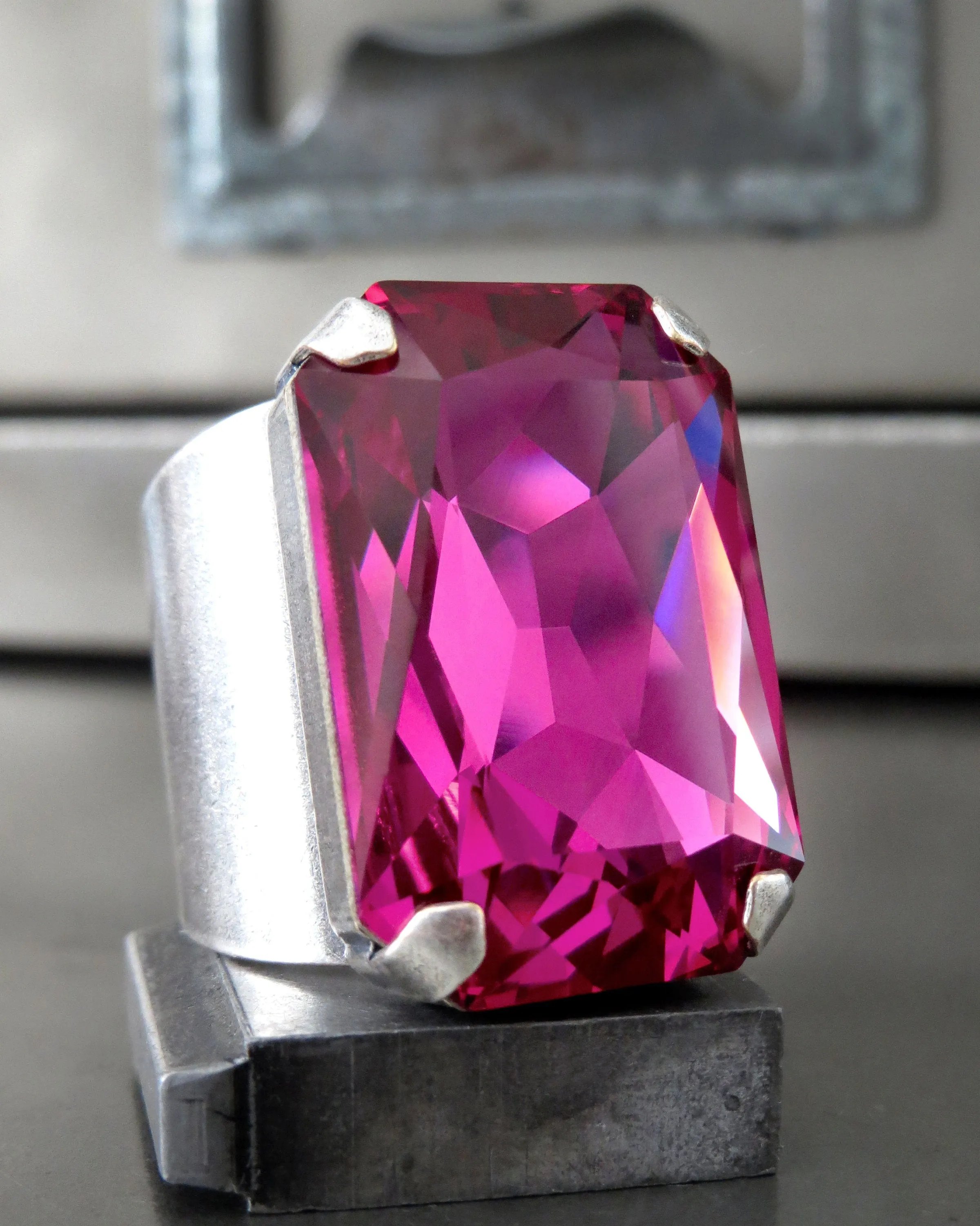 FLAMBOYANT - Large Magenta Crystal Ring