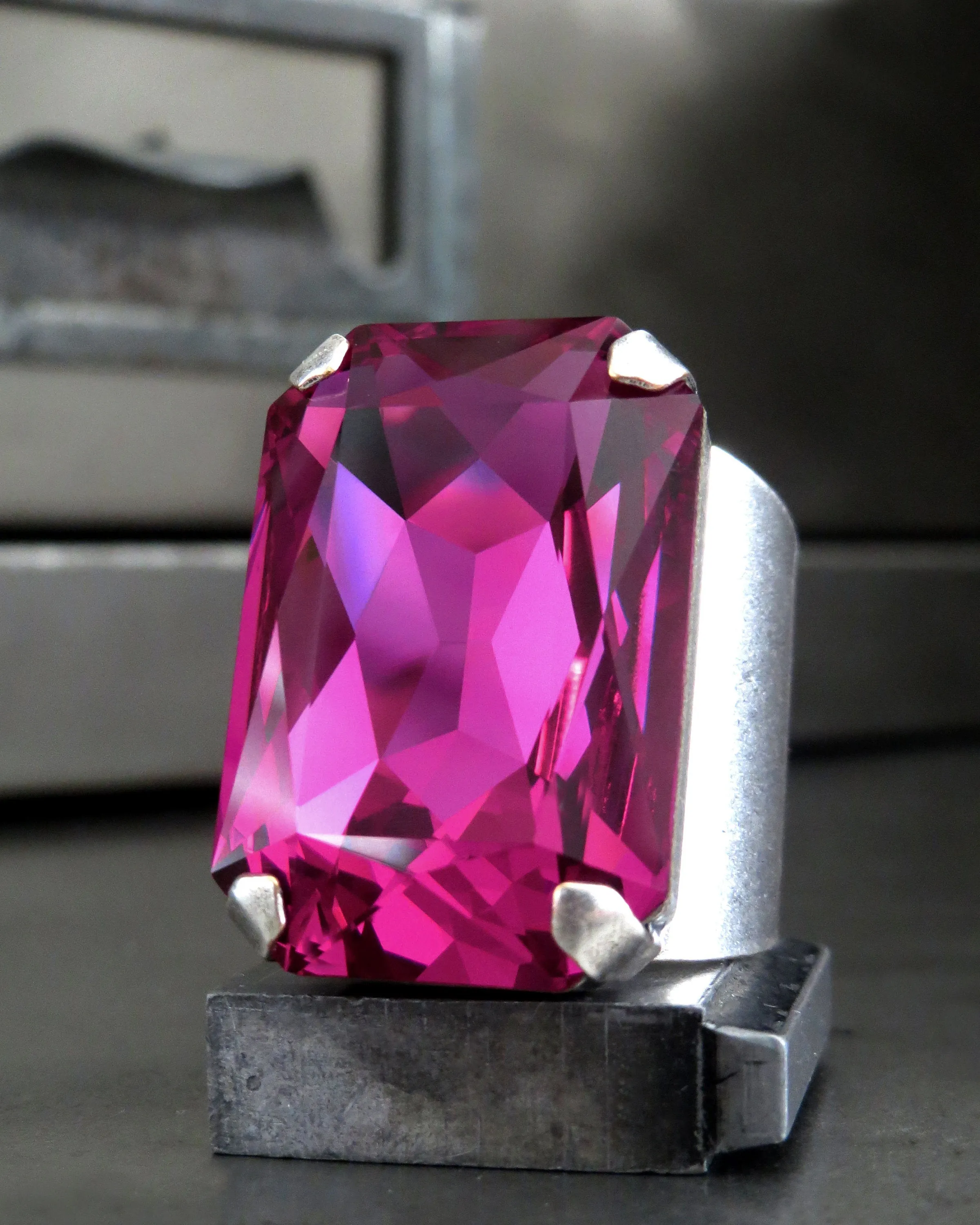 FLAMBOYANT - Large Magenta Crystal Ring