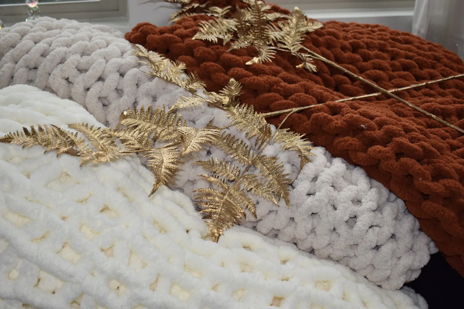 GOLD TEXTILES Chenille Throw Blanket ( 50X60 Inches ) Warm Soft Cozy for Lounge Sofa ,Couch & Bed, Home Decor
