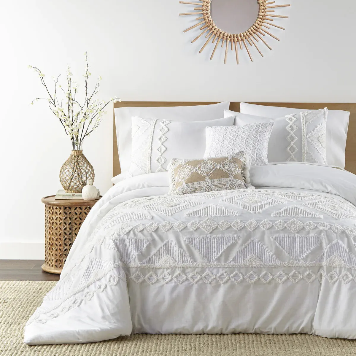 New Levtex Home - Harleson Duvet Cover Set - Full/Queen Duvet Cover   Two Standard Pillow Cases - Tufted Chenille Frayed Tribal in White and Cream - Duvet (90 x 94in.) and Pillow Case (26x20in.) - Cotton Retails $439 