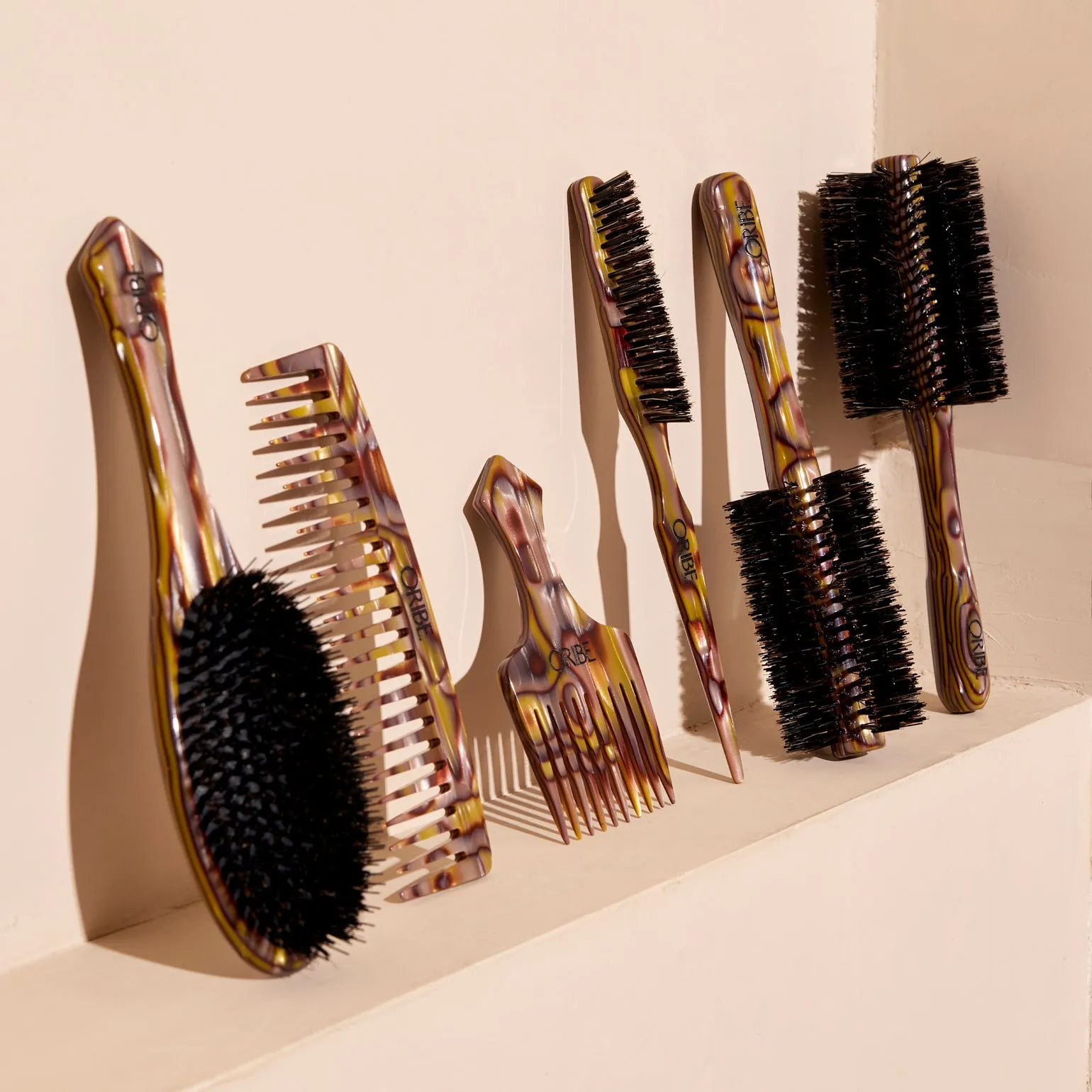 Oribe Italian Resin Medium Round Brush