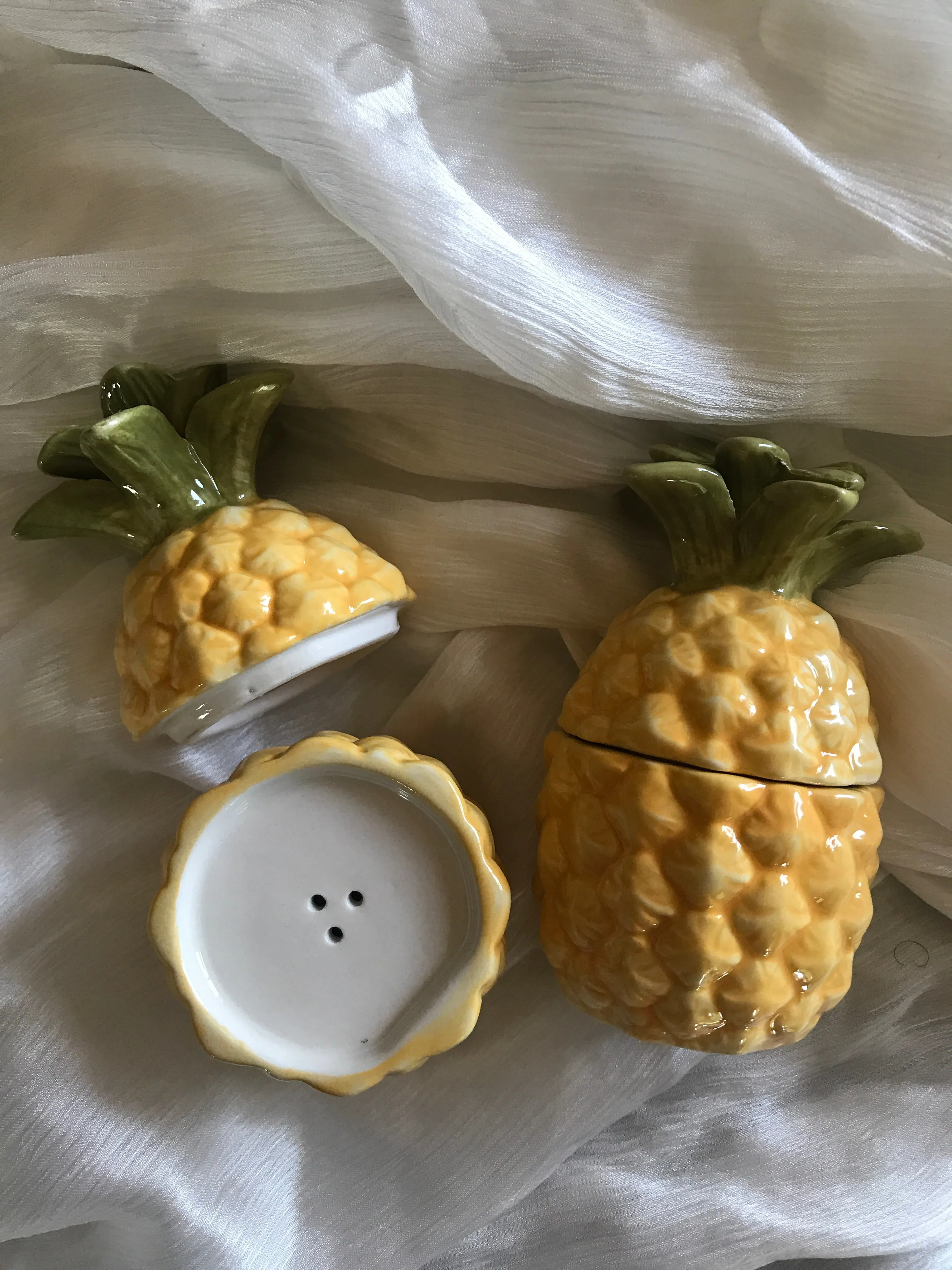 Pineapple Salt   Pepper Shaker