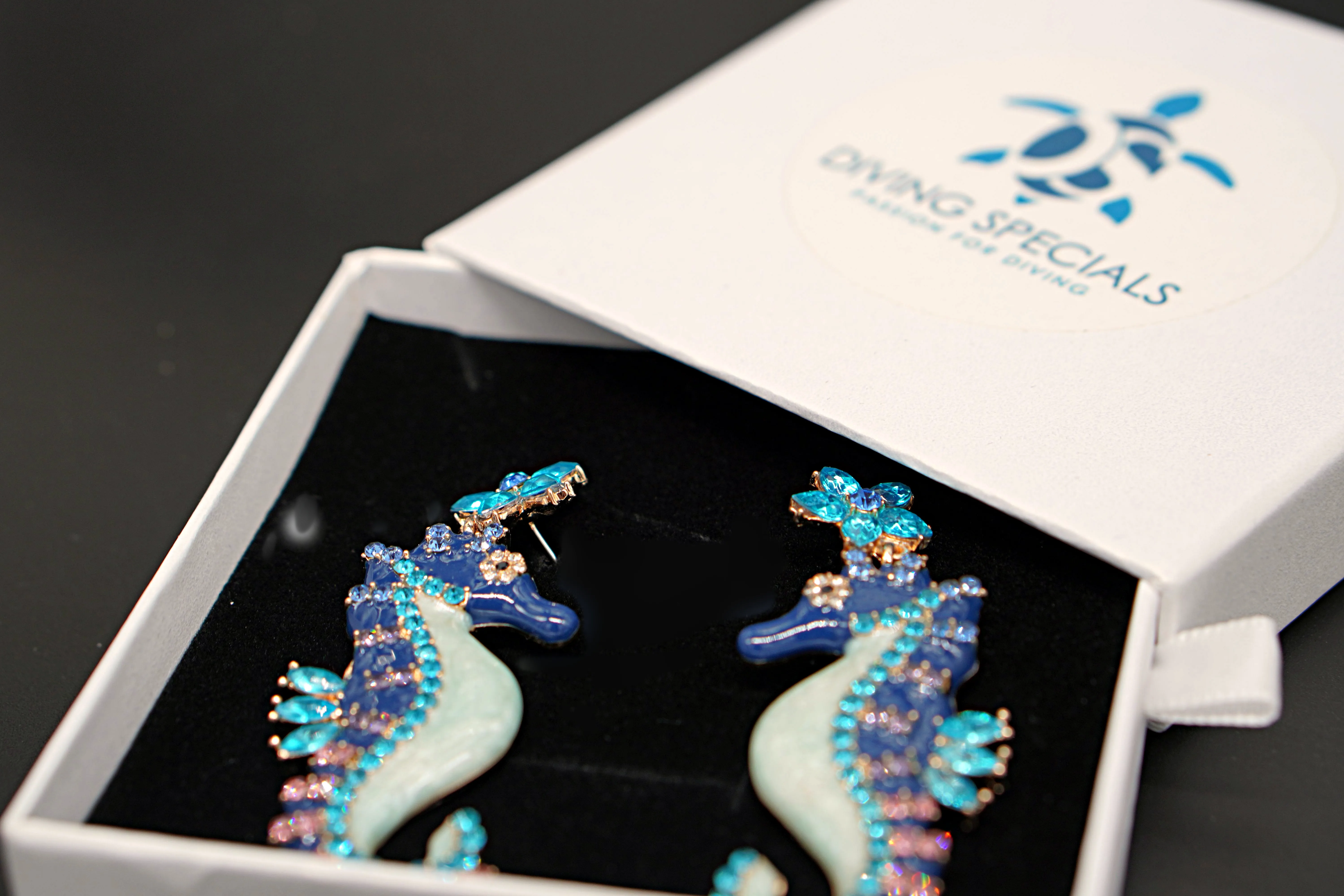 Sparkling Crystal Earrings: Seahorse